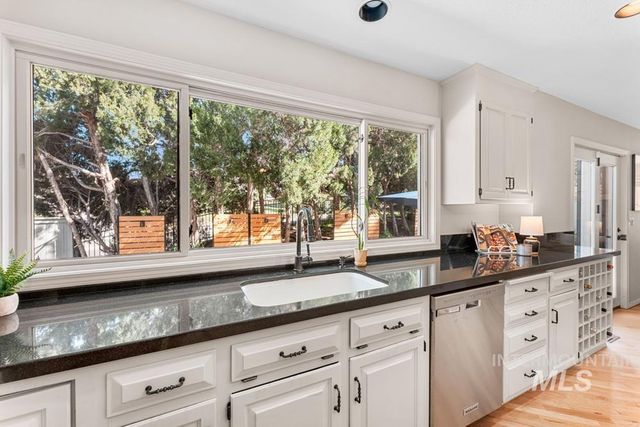 1865 E Sendero Ln, Boise, ID 83712