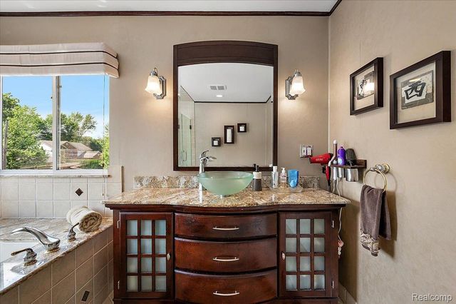 3422 Kilmer Drive, Troy, MI 48083