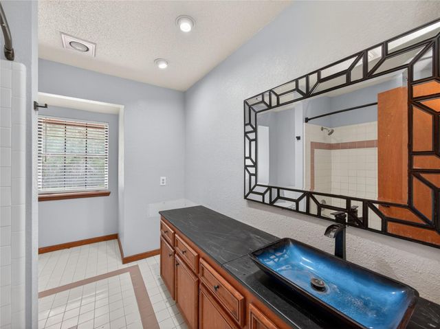222 Indiana RD, Lockhart, TX 78644