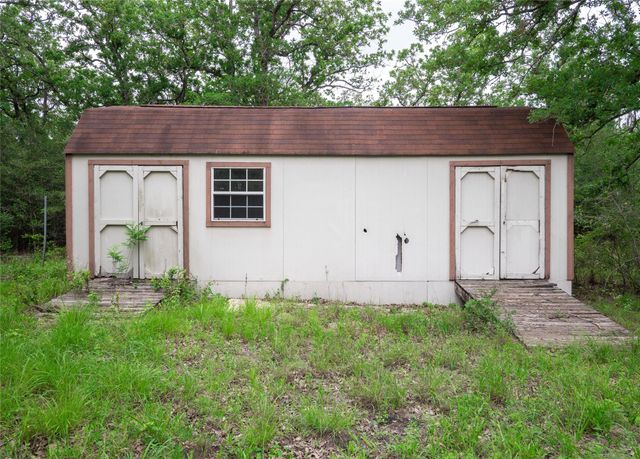 222 Indiana RD, Lockhart, TX 78644