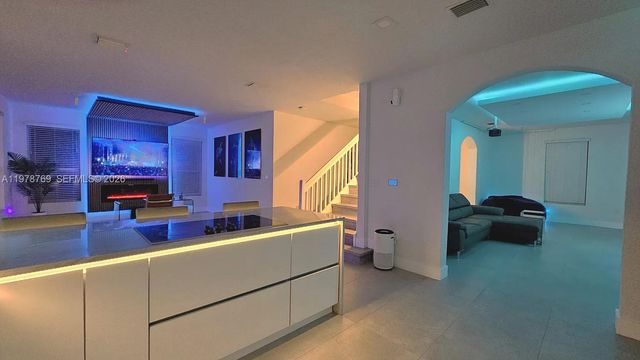 17070 SW 91st St, Miami, FL 33196