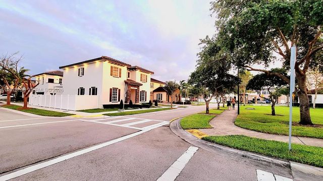 17070 SW 91st St, Miami, FL 33196