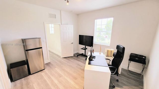 17070 SW 91st St, Miami, FL 33196