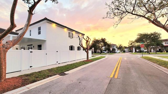 17070 SW 91st St, Miami, FL 33196