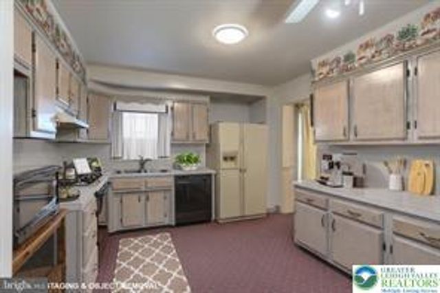 81 Locust Avenue, Other Pa Counties, PA 17033