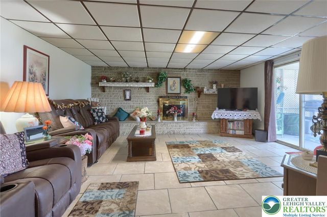 81 Locust Avenue, Other Pa Counties, PA 17033