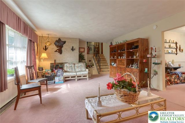 81 Locust Avenue, Other Pa Counties, PA 17033