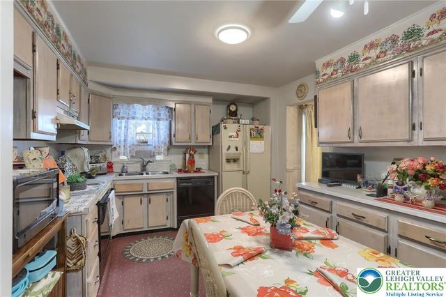 81 Locust Avenue, Other Pa Counties, PA 17033