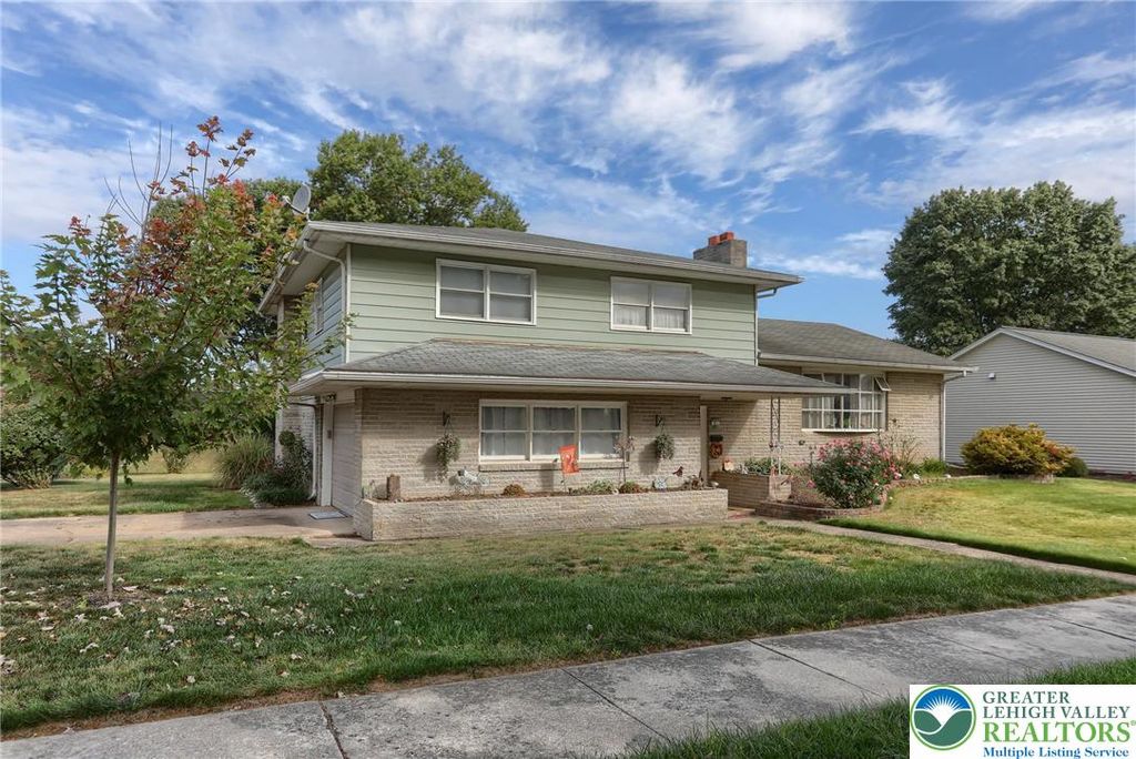 81 Locust Avenue, Other Pa Counties, PA 17033