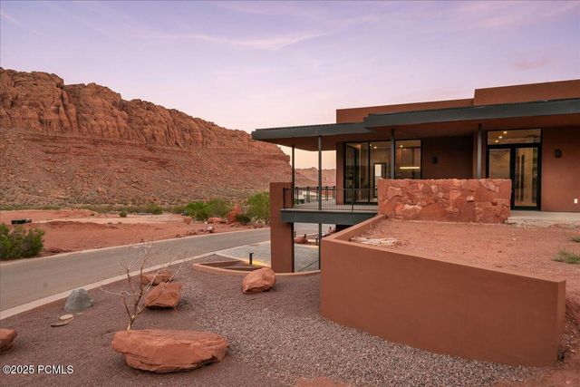 784 N Sanctuary Place, Ivins, UT 84738