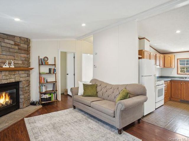 337 Three Mile Harbo 10, East Hampton, NY 11937