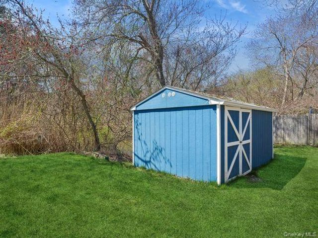 337 Three Mile Harbo 10, East Hampton, NY 11937