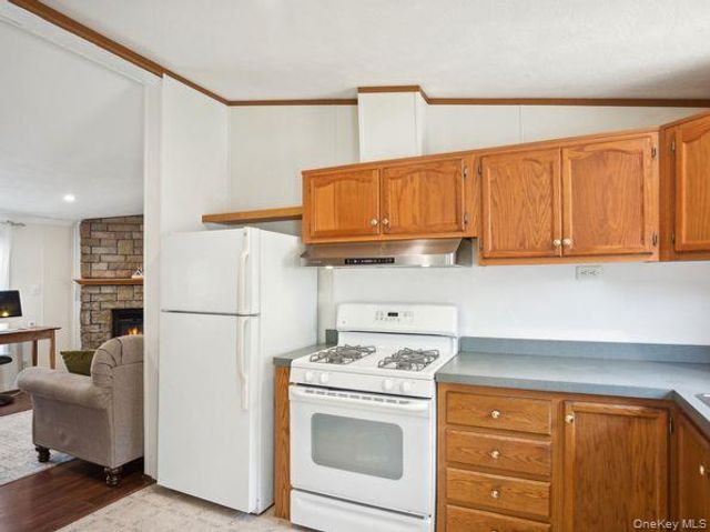 337 Three Mile Harbo 10, East Hampton, NY 11937