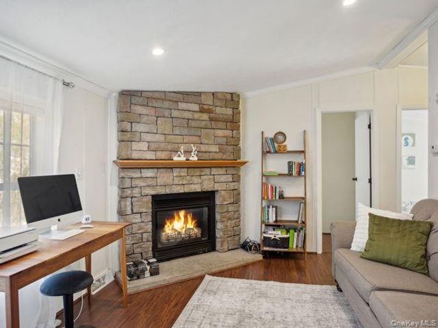 337 Three Mile Harbo 10, East Hampton, NY 11937