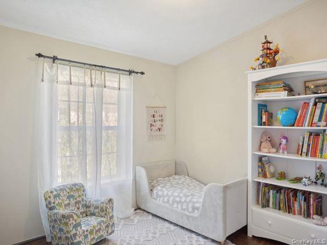 337 Three Mile Harbo 10, East Hampton, NY 11937