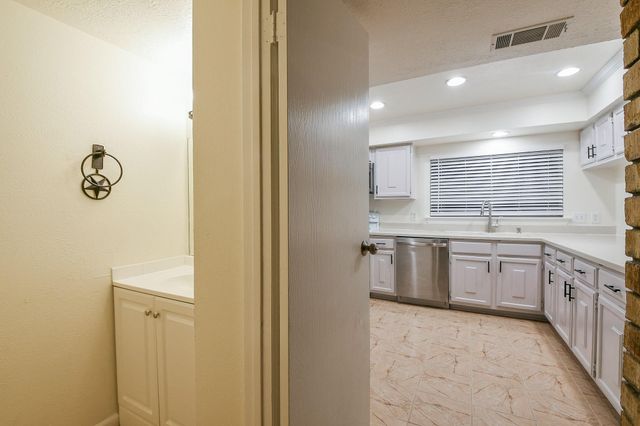 26 Yewleaf Road, The Woodlands, TX 77381