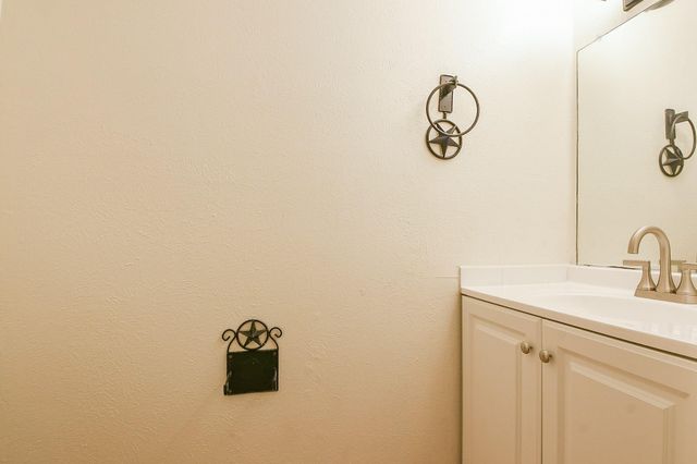 26 Yewleaf Road, The Woodlands, TX 77381