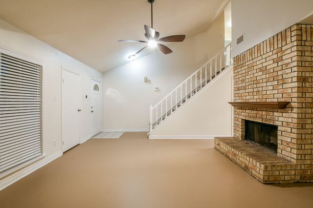 26 Yewleaf Road, The Woodlands, TX 77381