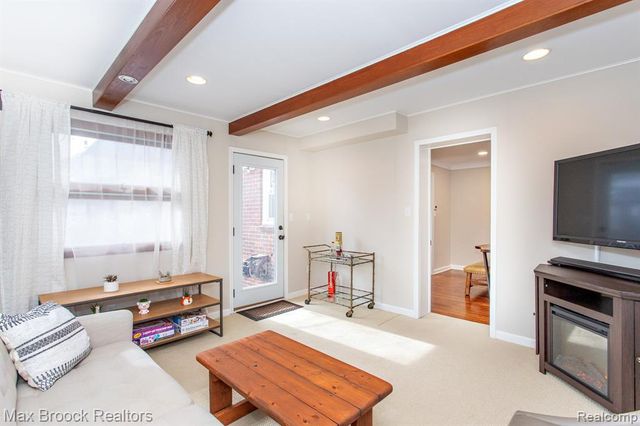 26434 Wyoming Road, Huntington Woods, MI 48070