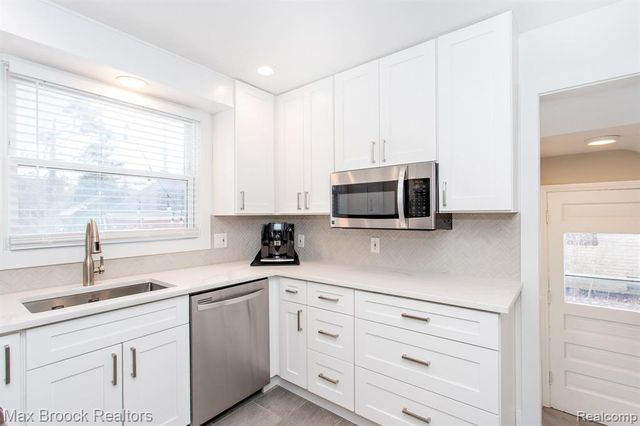 26434 Wyoming Road, Huntington Woods, MI 48070