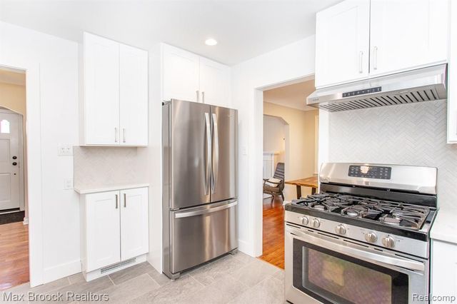 26434 Wyoming Road, Huntington Woods, MI 48070