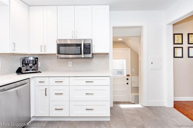 26434 Wyoming Road, Huntington Woods, MI 48070