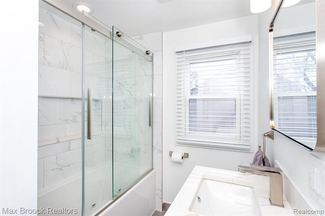 26434 Wyoming Road, Huntington Woods, MI 48070