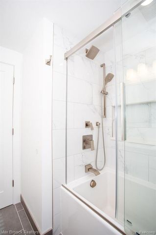 26434 Wyoming Road, Huntington Woods, MI 48070