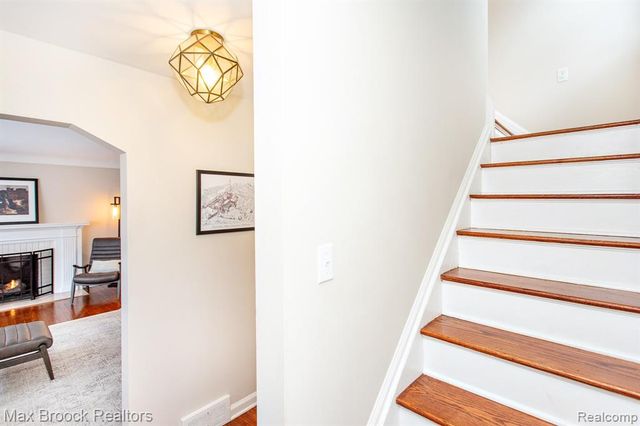 26434 Wyoming Road, Huntington Woods, MI 48070