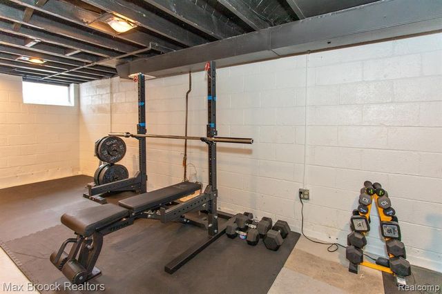 26434 Wyoming Road, Huntington Woods, MI 48070