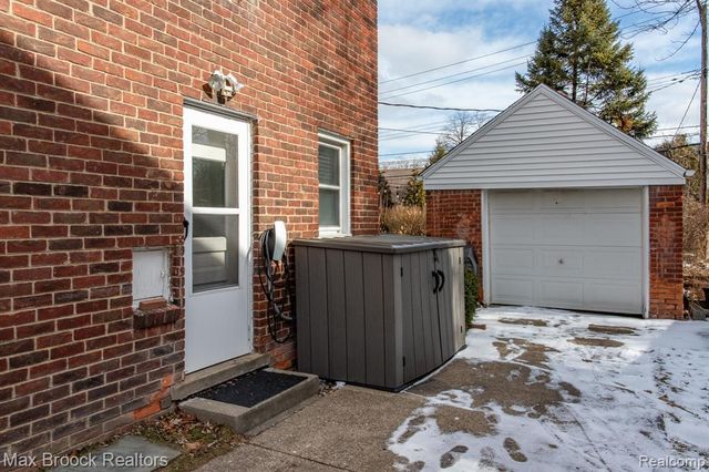 26434 Wyoming Road, Huntington Woods, MI 48070