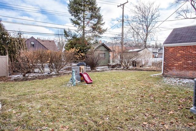 26434 Wyoming Road, Huntington Woods, MI 48070