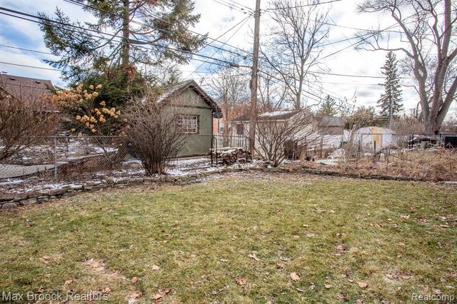 26434 Wyoming Road, Huntington Woods, MI 48070