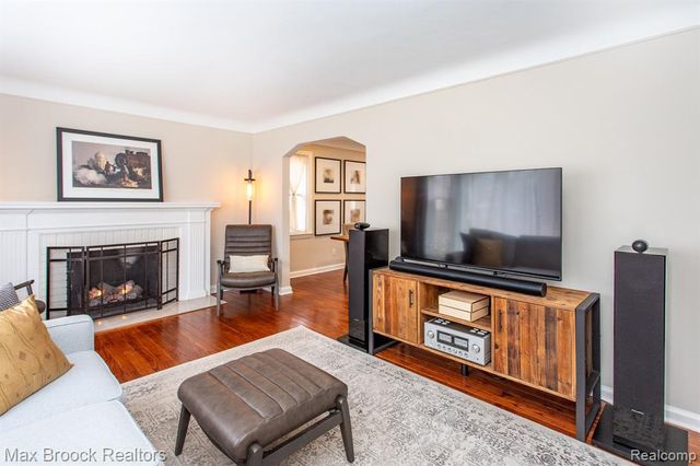 26434 Wyoming Road, Huntington Woods, MI 48070