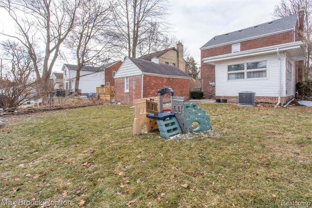 26434 Wyoming Road, Huntington Woods, MI 48070