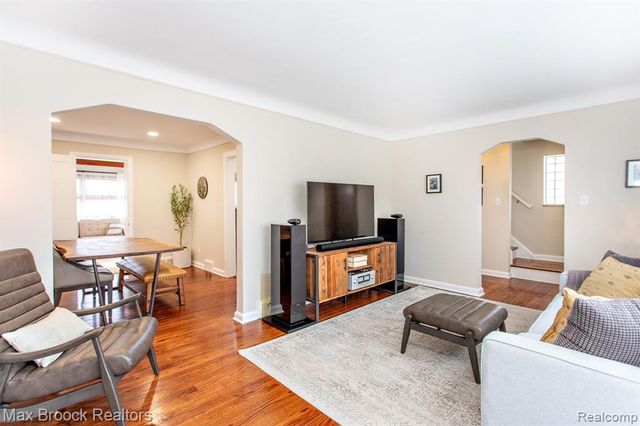 26434 Wyoming Road, Huntington Woods, MI 48070