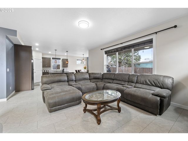 102 N 35TH Pl, Cornelius, OR 97113