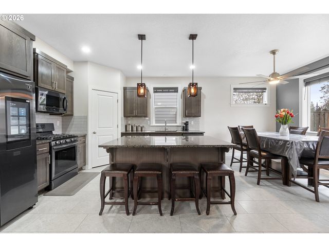 102 N 35TH Pl, Cornelius, OR 97113