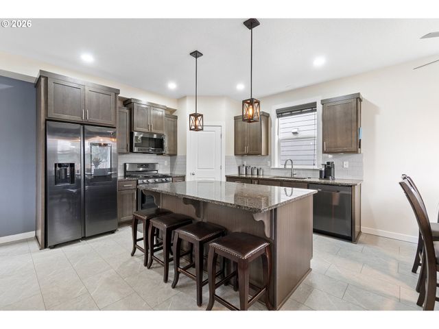 102 N 35TH Pl, Cornelius, OR 97113