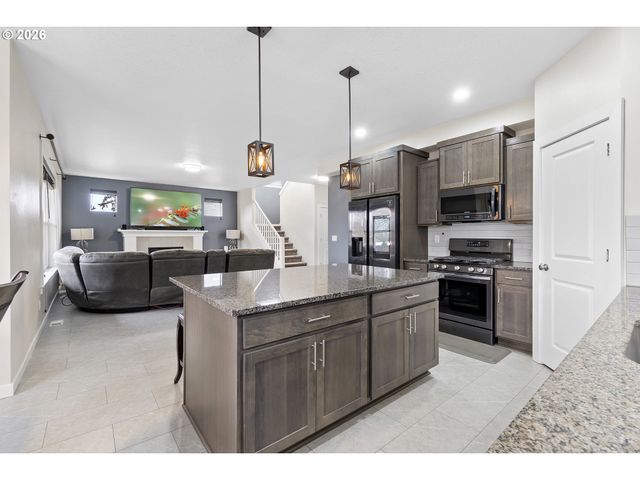 102 N 35TH Pl, Cornelius, OR 97113