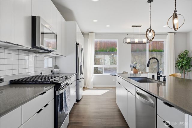 22615 69th Place W, Mountlake Terrace, WA 98043