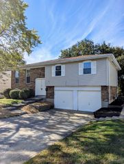 962 Harrogate Court, Forest Park, OH 45240