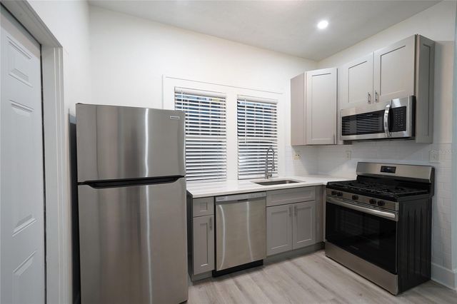1121 CHERRY STREET NE, St Petersburg, FL 33701
