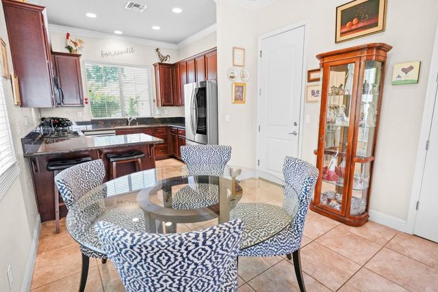 8252 Ashcrest Ln, Fair Oaks, CA 95628