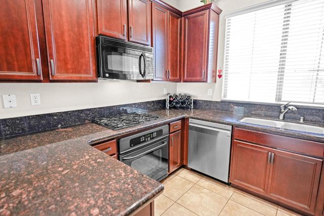 8252 Ashcrest Ln, Fair Oaks, CA 95628