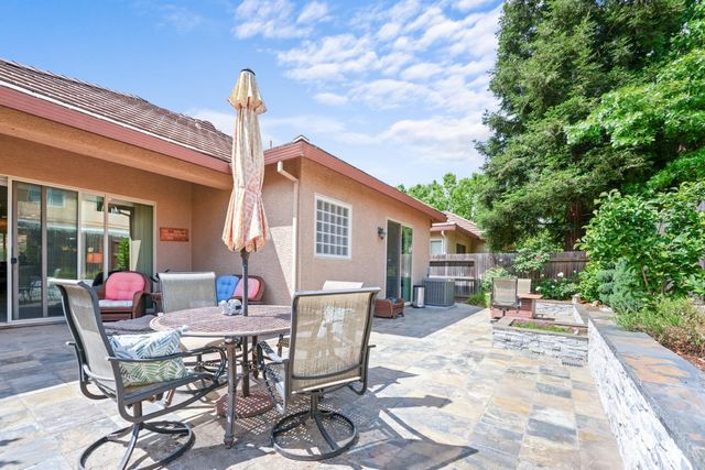 8252 Ashcrest Ln, Fair Oaks, CA 95628