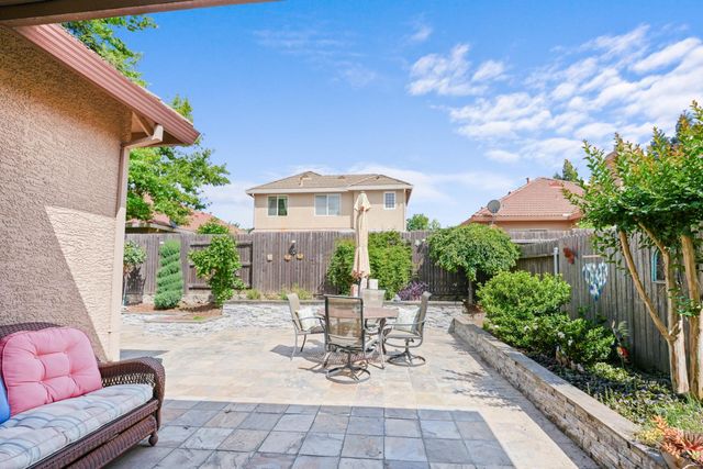 8252 Ashcrest Ln, Fair Oaks, CA 95628