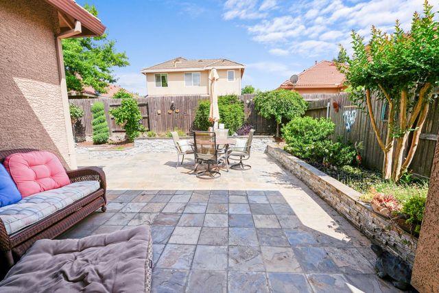 8252 Ashcrest Ln, Fair Oaks, CA 95628