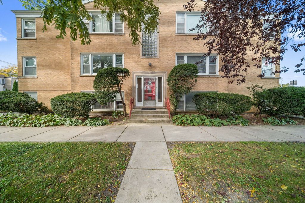 4762 N Lotus Avenue, Chicago, IL 60630 — photo 2