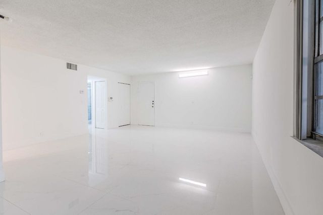 2401 NW 41st Avenue 101, Lauderhill, FL 33313